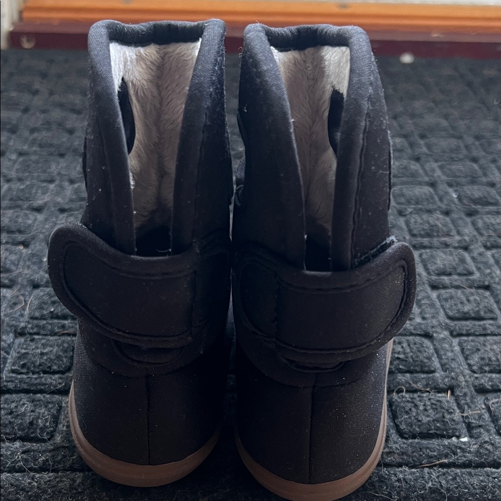 Bogs Black Kids Boots - Picture 6 of 13